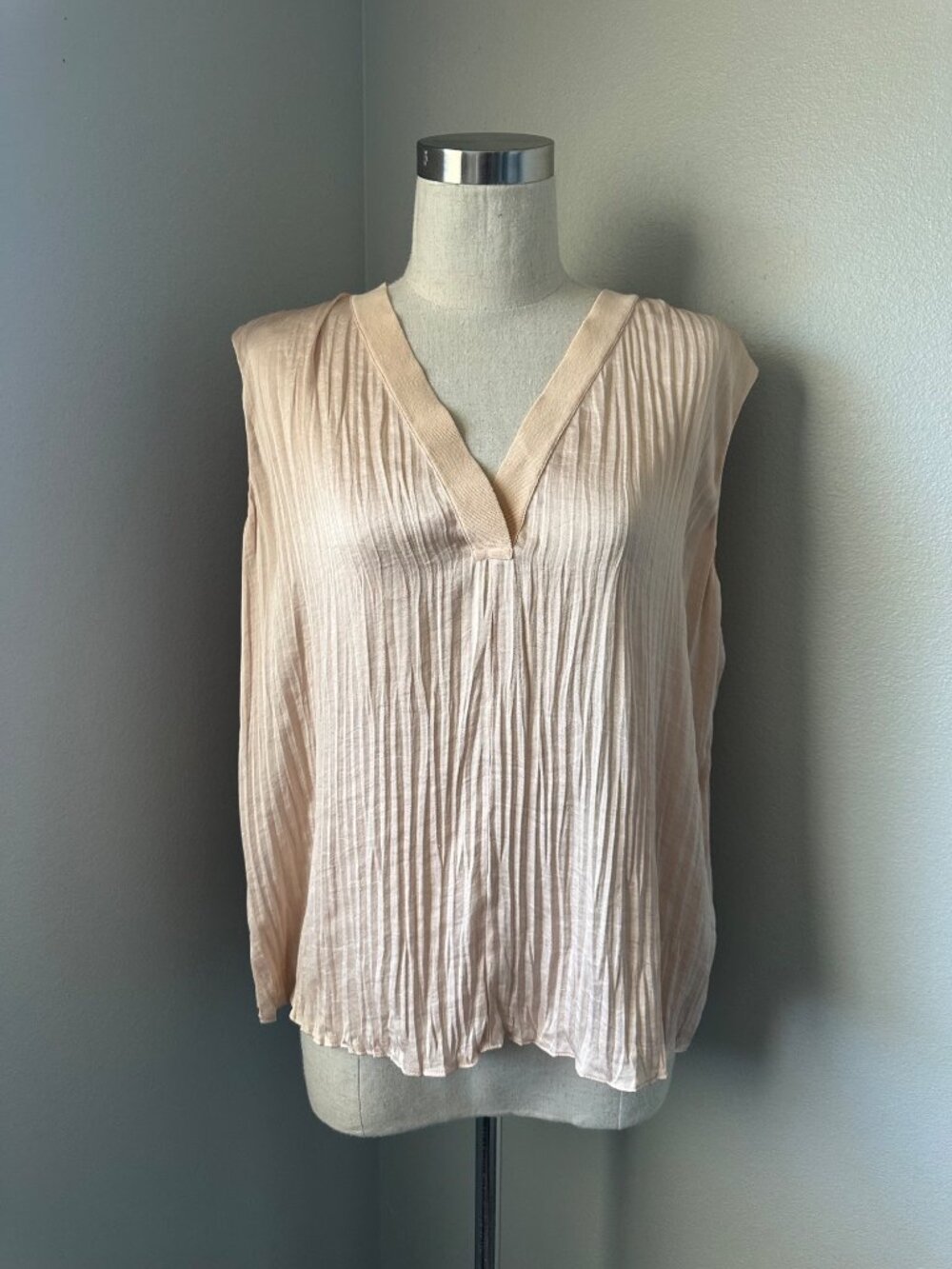 Vince Popover Pleated Blouse V Neck Sleeveless Lightweight Flowy Fit Pink Sz SP